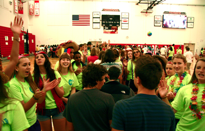 Photo by Sophie Lanzendorf.

Link Crew cheers as freshmen enter David Holley Assembly Hall on Freshman Orientation Day.