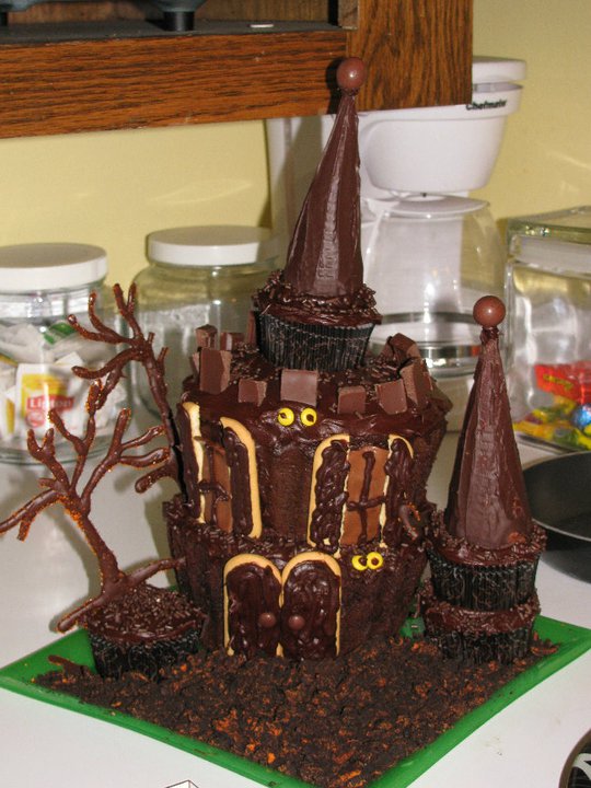 This is one of the many cakes, baked and designed by Annamarie Phillips herself. 