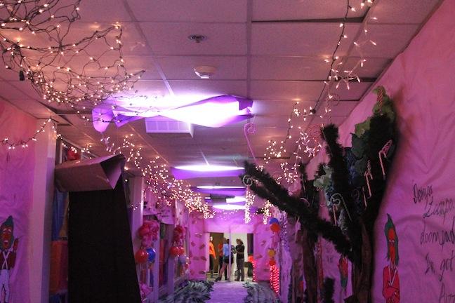Photo Gallery: Sophomore Hallway Decorations