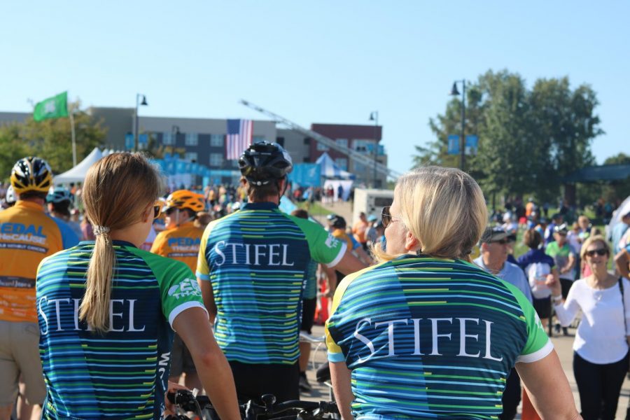 The Hoppers walk towards the starting line as the race is about to start.