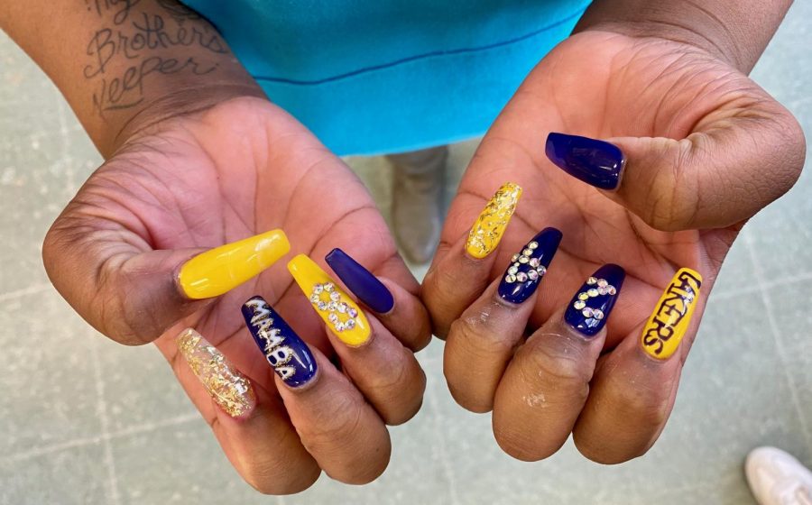 Caffes nails commemorating recently deceased basketball player Kobe Bryant.