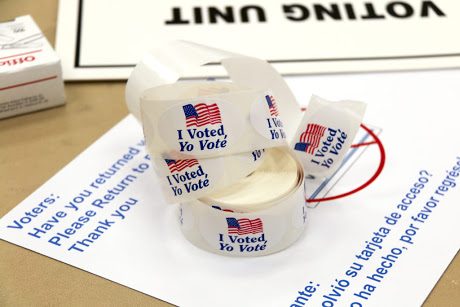“I voted” stickers in English and Spanish, Virginia, USA, November 2014. (Organization for Security and  Co-operation in Europe (OSCE) photo.)